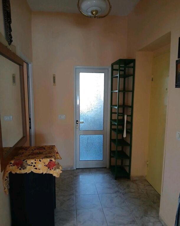 Jepet me qira apartament 1+1 në një nga zonat më të kërkuara të Brrylit, pranë Bar Oslo 500 mije leke te vjetra