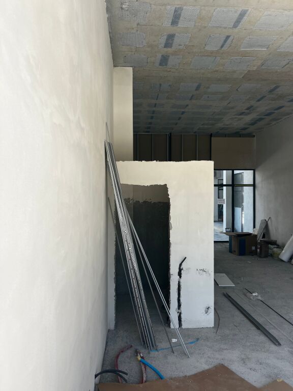 Business Premises / Studio for Rent in Vlora – Possibility to Create Duplex