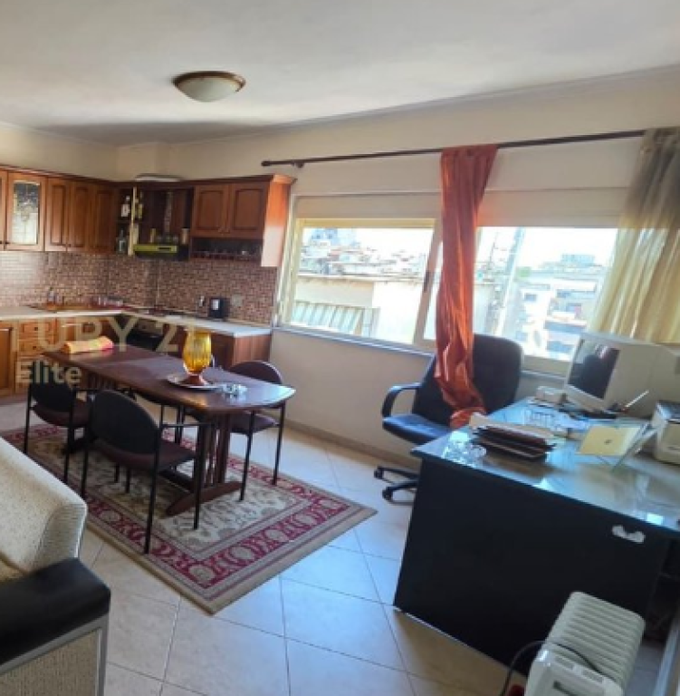 Xhamllik, Jepet me qira apartament 2+1