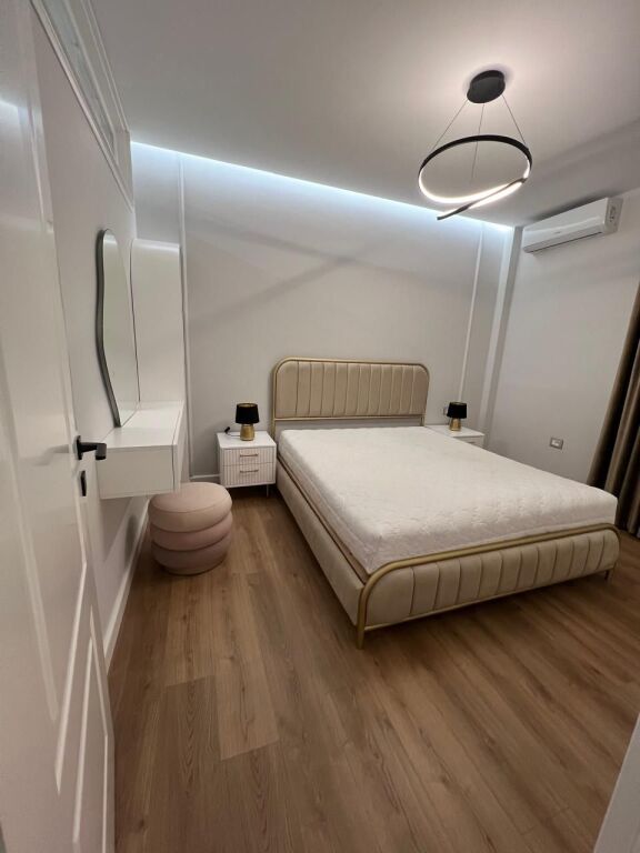 🏢Tek Selvia,prane Supermarket SPAR jepet me qera apartament,2+1,i mobiluar 1,000 Euro