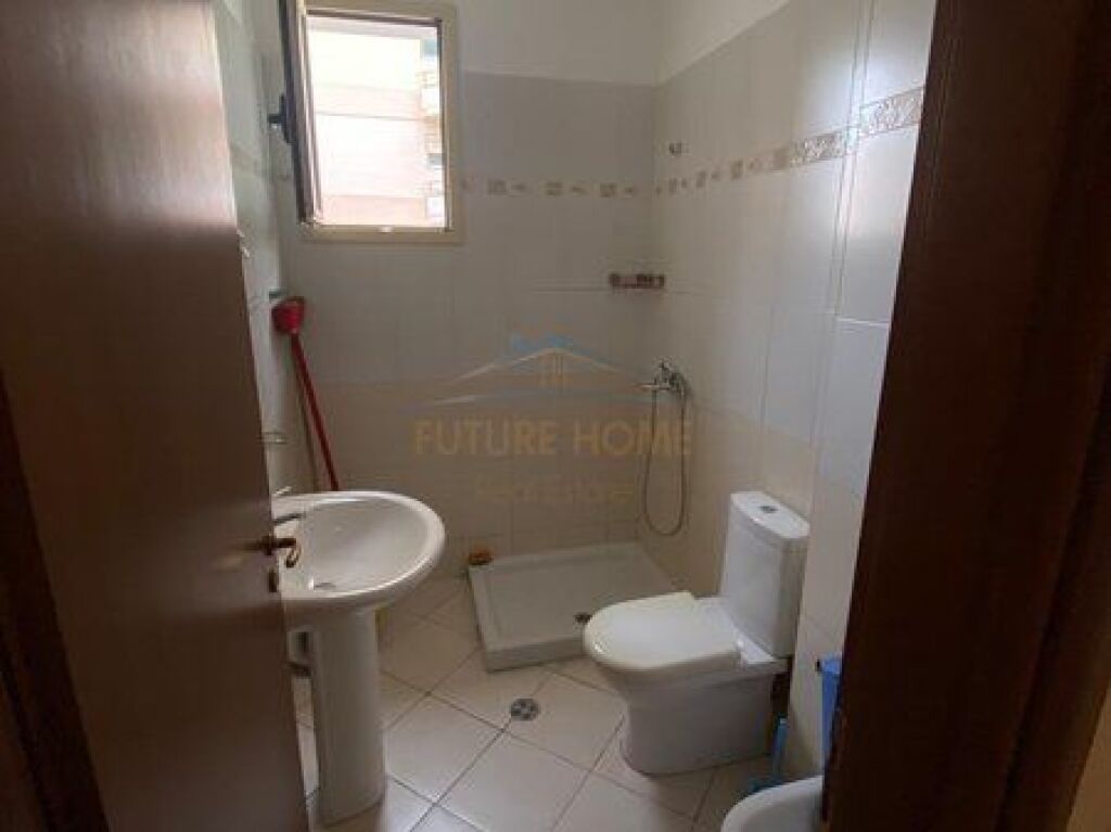 Vendita, Appartamento 1+1+2 Balconi, Vicino alla Scuola Marina, Lungomare, Vlore.