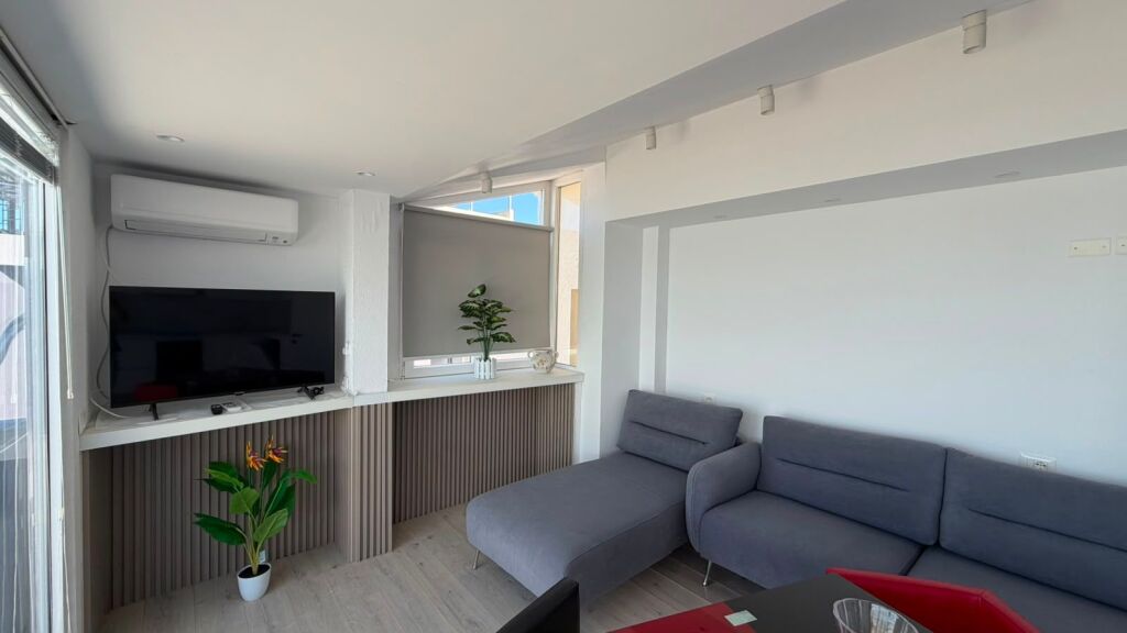 Modern 2+1 Apartment with Sea View – For Rent on the Beach, Durres