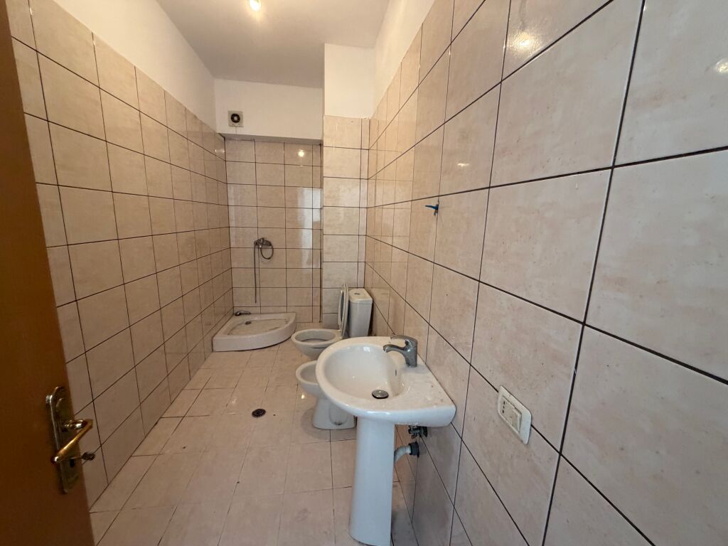 2+1, te uniku yzberisht, 165.000 leke