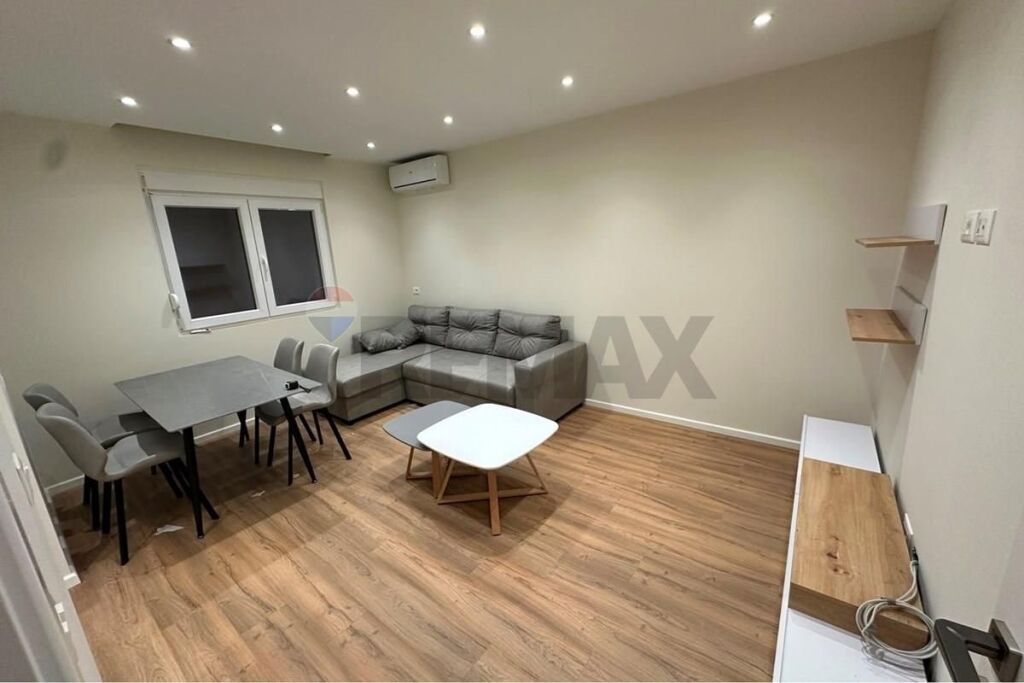 Ali Demi, Japim me Qira Apartament 2+1