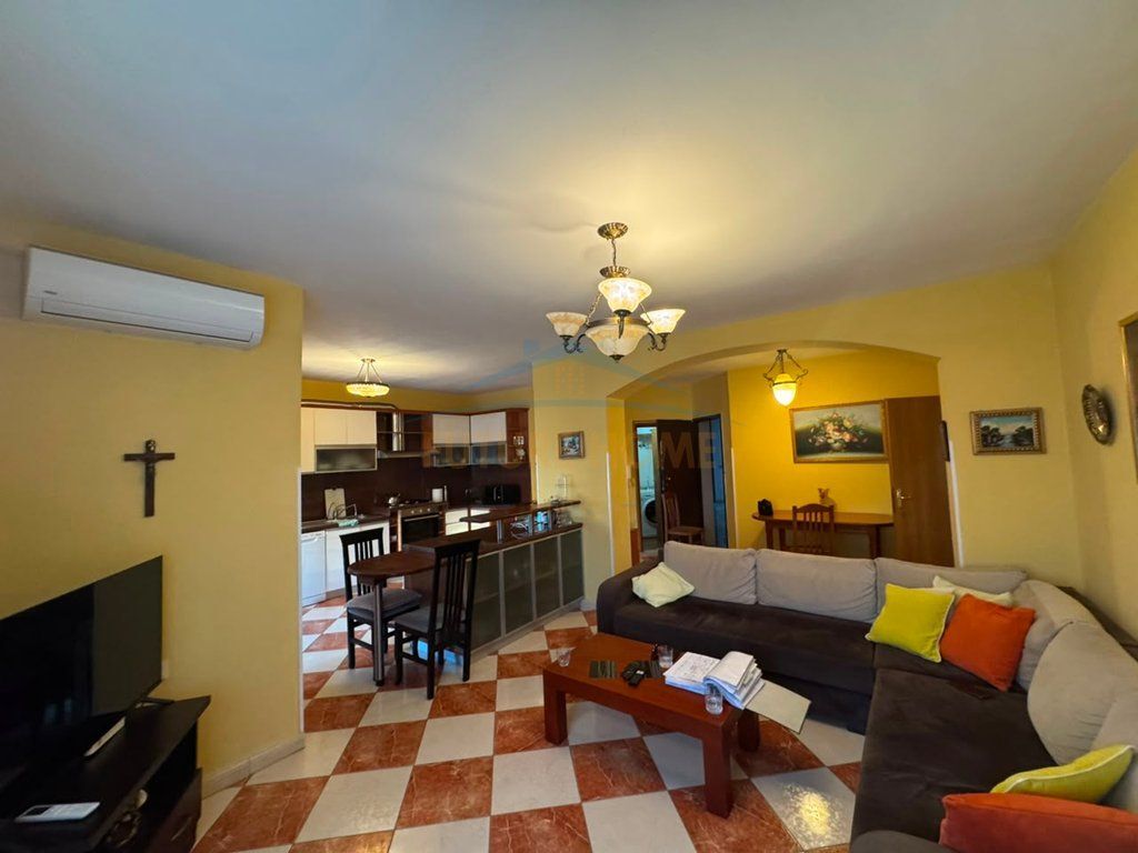 Shitet , Apartament 2+1+2 , Rruga e Kosovareve , Tirane