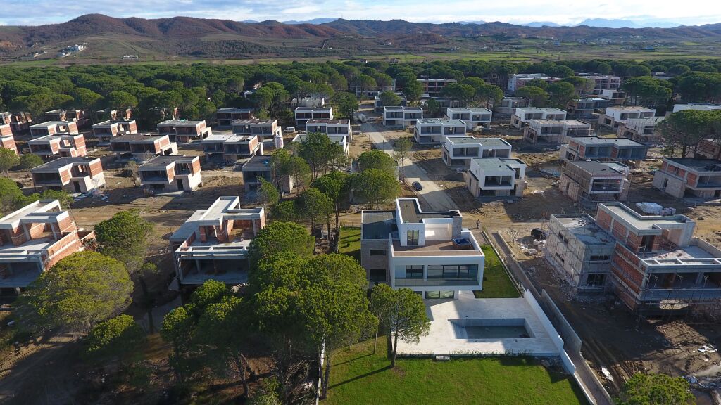 Shitet Apartament 2+1 + Oborr në San Pietro Resort – Gjiri i Lalzit!   290,000 €