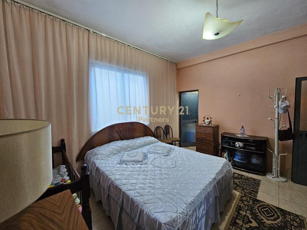 Private 2-story villa for sale on Jordan Misja street 350,000 €