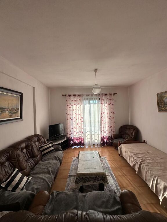 Jepet me qira 1+1 Yzberisht 30.000 leke