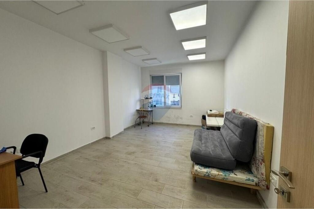 Shitet Apartament 3+1 +2+ post parkimi – Laprake