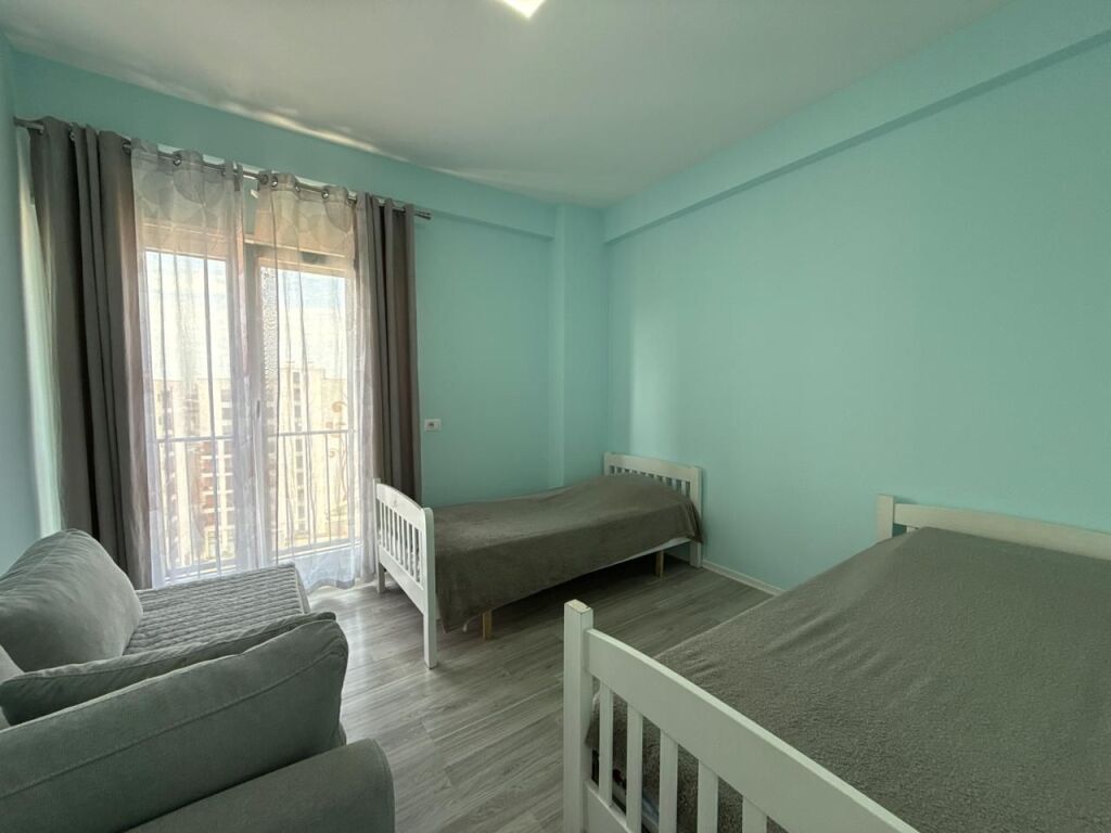 For rent modern 2+1 apartment on Rruga e Dibrës, near institutions, new complex
