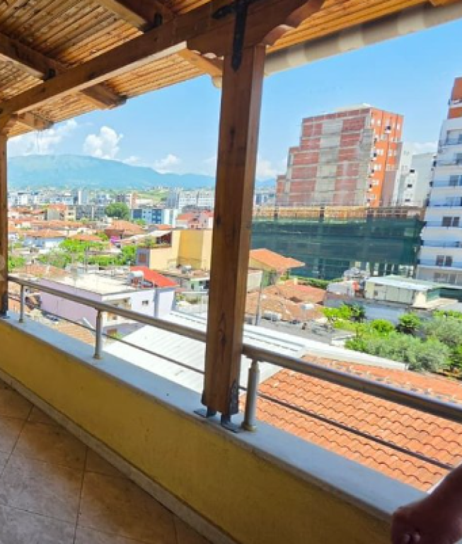 Xhamllik, Jepet me qira apartament 2+1