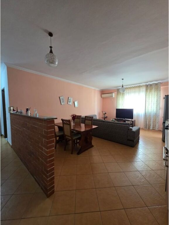 VENDESI APPARTAMENTO 2+1+2 CASSA ITALIA !