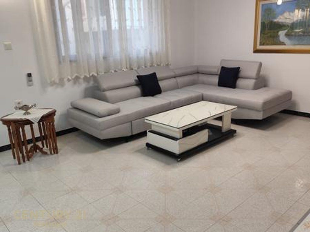 JEPET ME QIRA KAT VILE 2+1+POST PARKIMI, QYTET STUDENTI! 600 € /Muaj