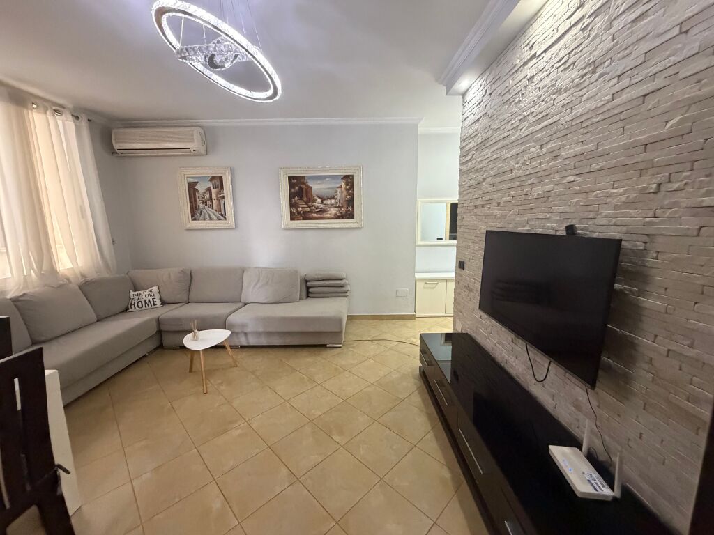 2+1,te vila L astir,450 mije leke