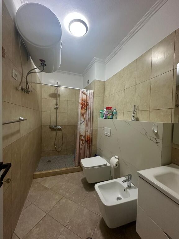 🏢Astir, vicino a Bar Artist, appartamento arredato 2+1+2 in affitto. 50.000 Leke