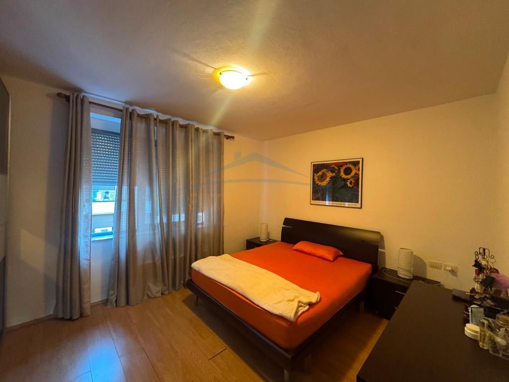 Shitet , Apartament 2+1+2 , Rruga e Kosovareve , Tirane
