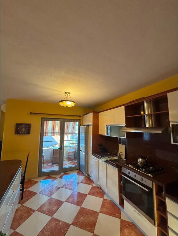 Shitet , Apartament 2+1+2 , Rruga e Kosovareve , Tirane