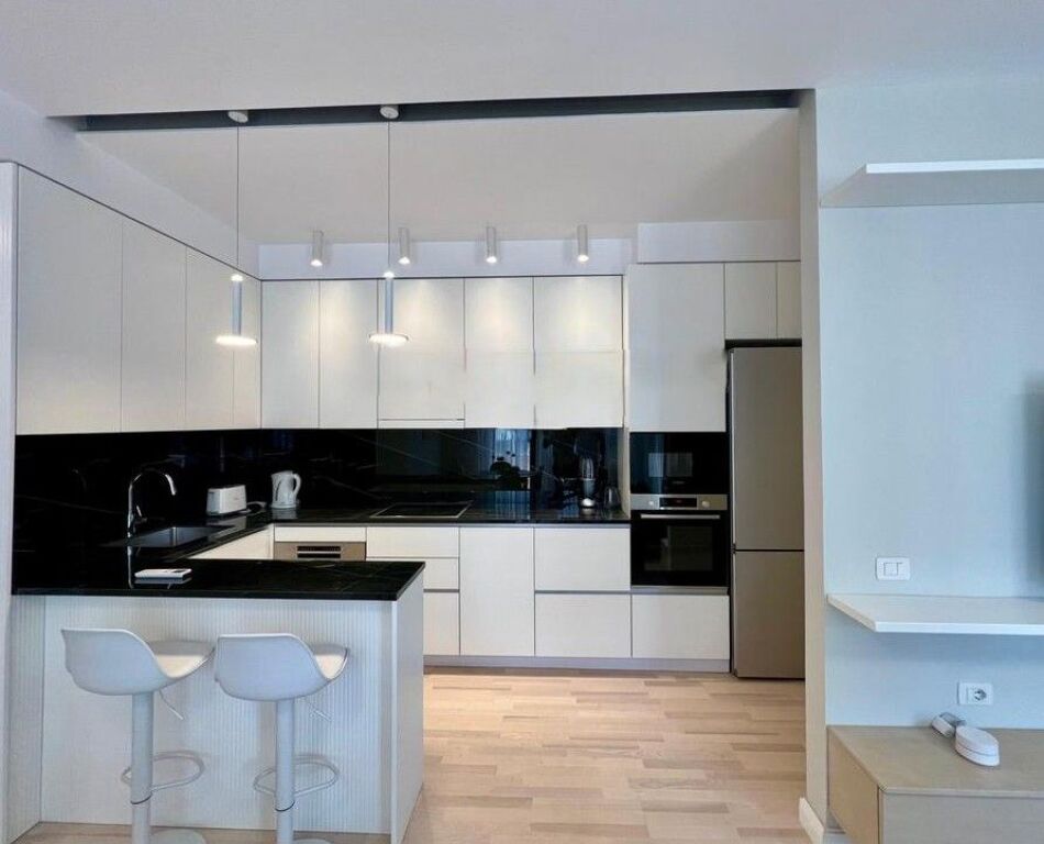 JAPIM ME QIRA APARTAMENT 2+1+2 + POST PARKIMI TEK RR.BARRIKADAVE