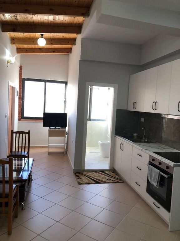 GARSIONERE 25000 LEKE.KAFJA E RREMES