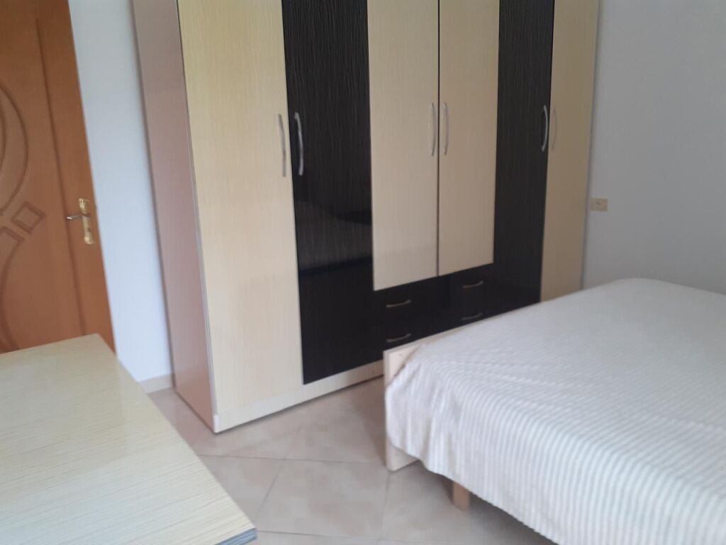 Jepet Me Qera Apartament 1+1+1 Ballkon