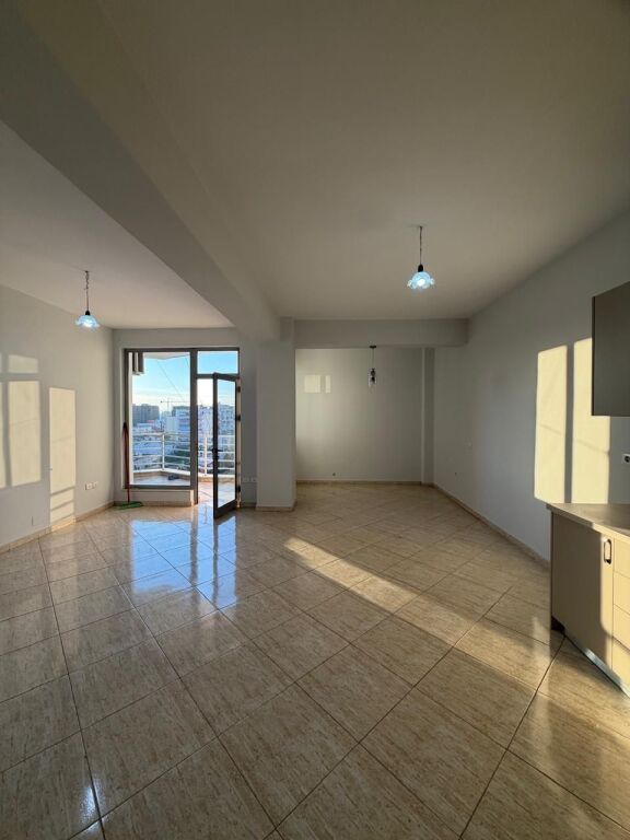 Shitet Apartament 2+1+2 te Rruga e Kavajës(Globi)