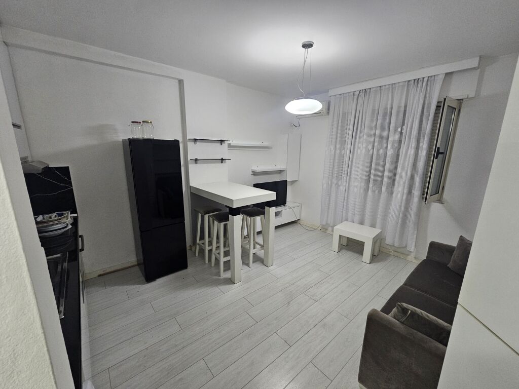 Garsoniere ne shitje  , Mbikalimi i Komunes