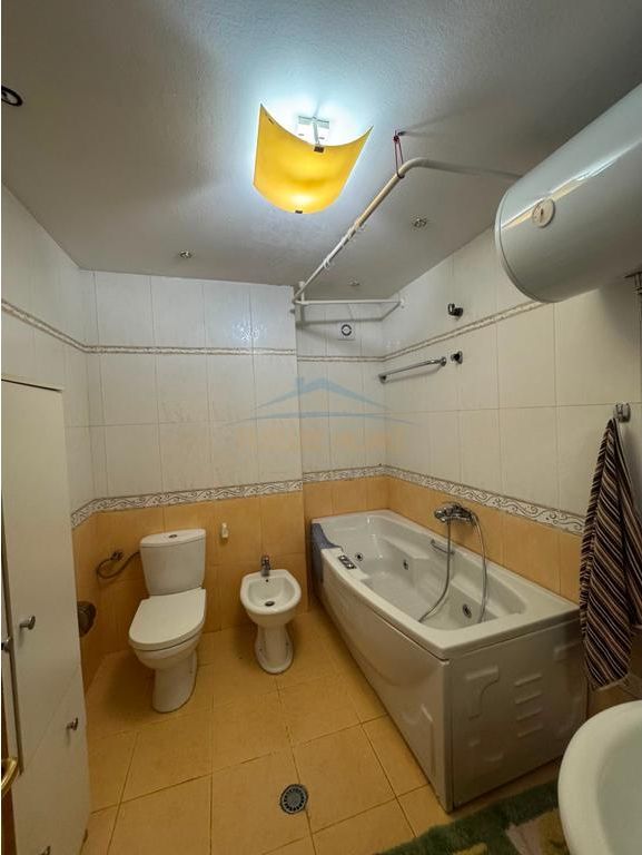 Shitet , Apartament 2+1+2 , Rruga e Kosovareve , Tirane