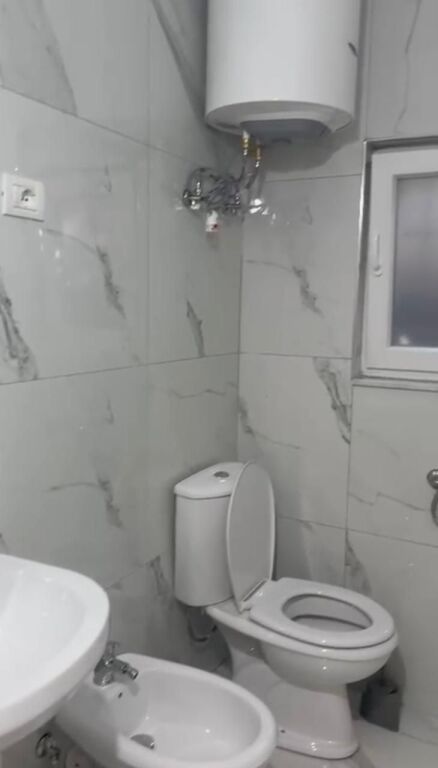 Qera | Shtëpi private 2 + 1 | Rruga Njazi Meka | 400 €/muaj