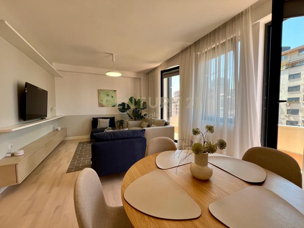 JAPIM ME QIRA APARTAMENT 2+1+2 + POST PARKIMI TEK RR.BARRIKADAVE!!