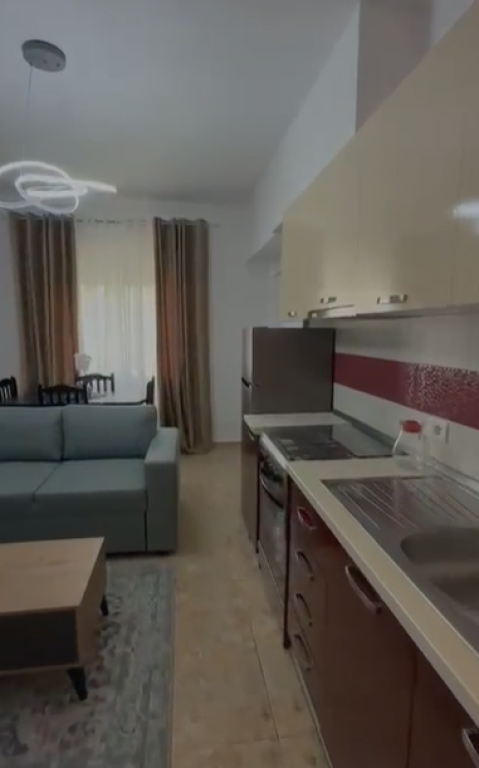 Shitet apartament 1+1 Plazh Durres