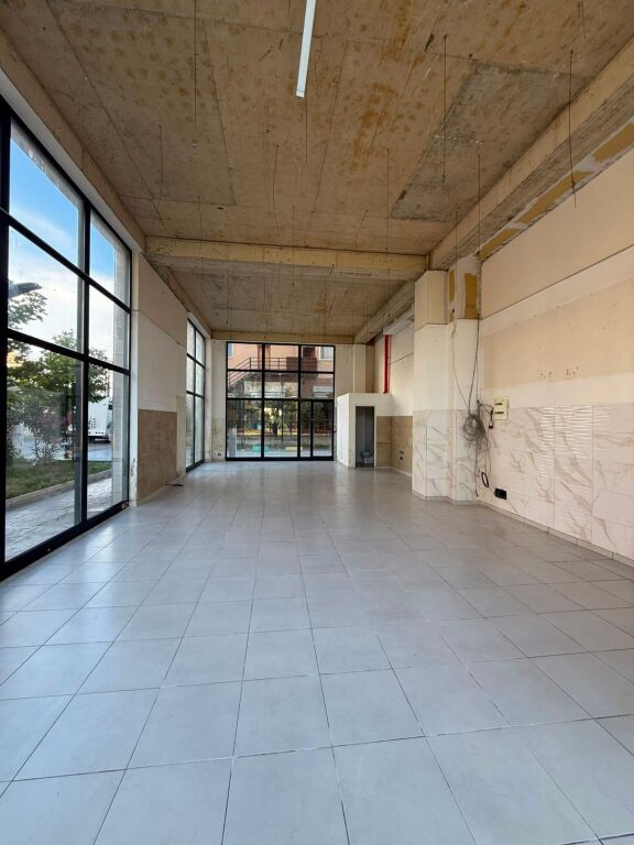 Jepet me qira dyqan tek Grand Gallery,Yzberisht