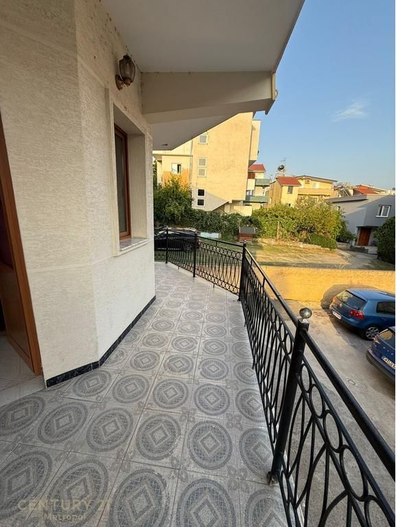 JEPET ME QIRA KAT VILE 2+1+POST PARKIMI, QYTET STUDENTI! 600 € /Muaj