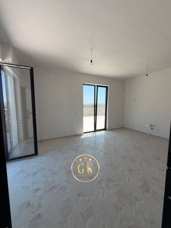 SHITET PENTHOUSE + POST PARKIMI 📍MALI I ROBIT