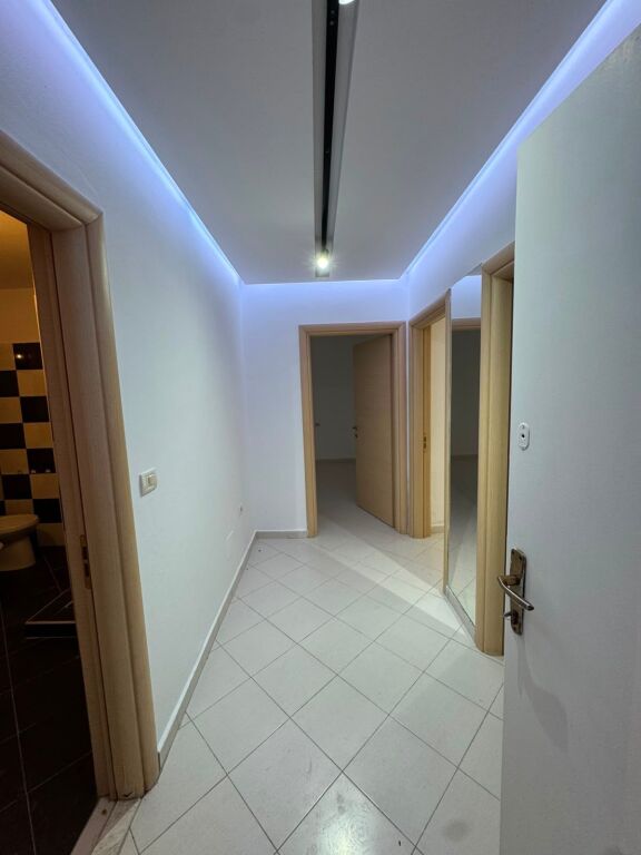 Jepet me qira Apartament 2+1. Mozaiku i TIranes / edhe per Airbnb 40.000 leke