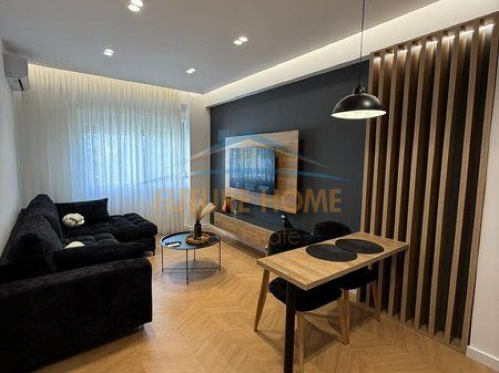 Shitet, Apartament 1+1, Kopshti Zoologjik, Tiranë.