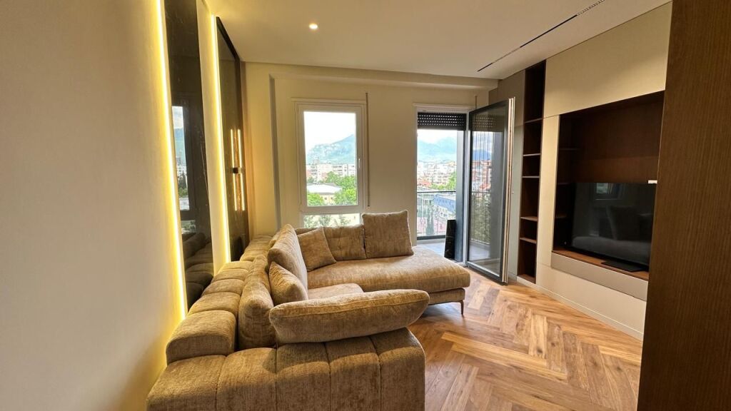 Apartament 2+1+2 me post parkimi per qira ne Don Bosko!