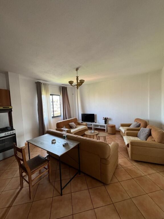 🏢Laprake, behind the Military Hospital, a 2+1 apartment, furnished, 45,000 Leke, is for rent.