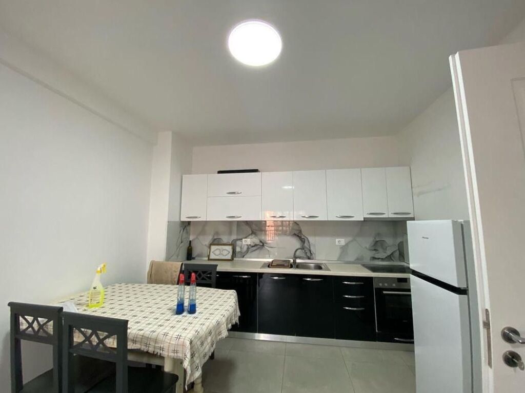 1+1, villa L 2.500 euro, con parcheggio