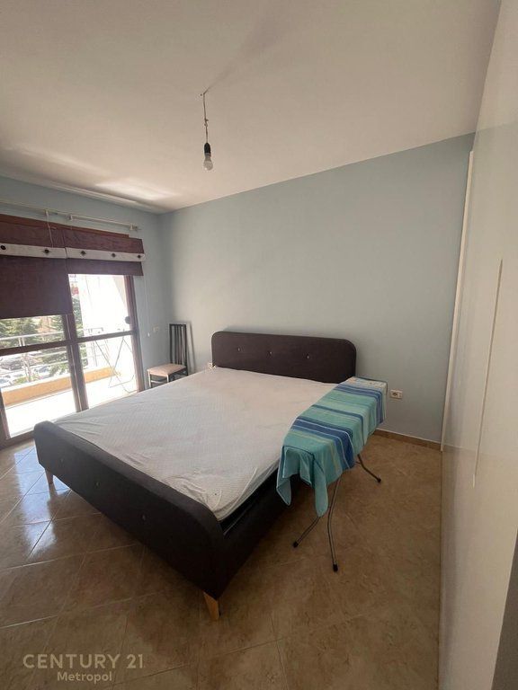 Shitet apartament 2+1 në zonën e Yzberishtit!