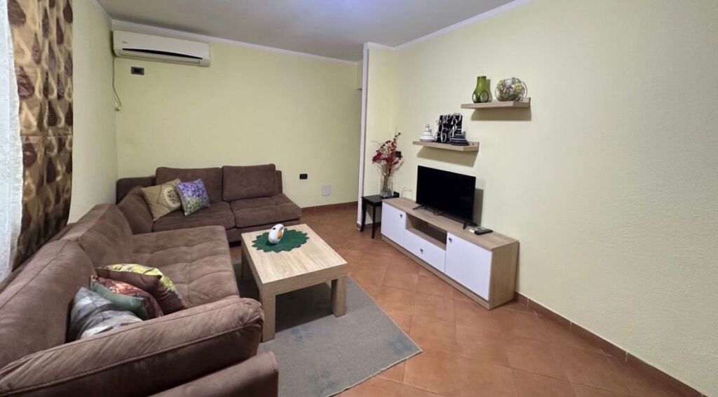 Jepet me qira apartamet 1+1 Bulevardi zogu i pare