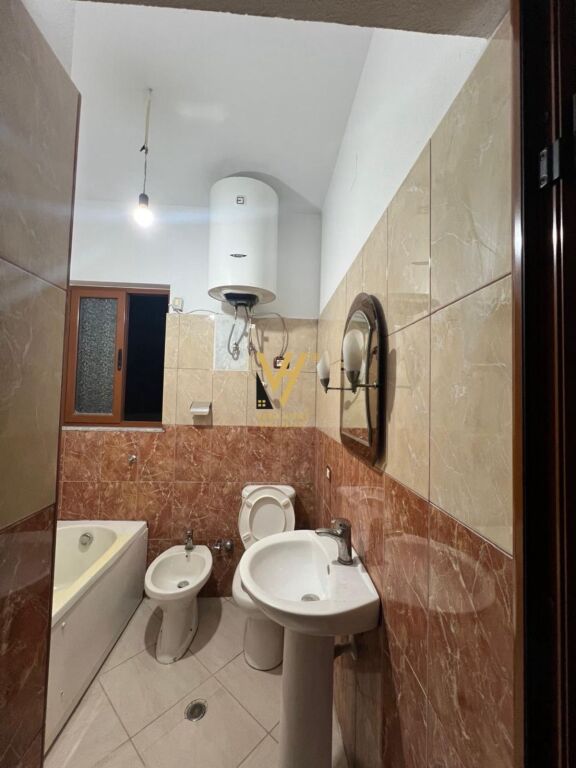 JEPET APARTAMENT 2+1+2 ME QERA NE MISTO MAME 50.000 LEKE