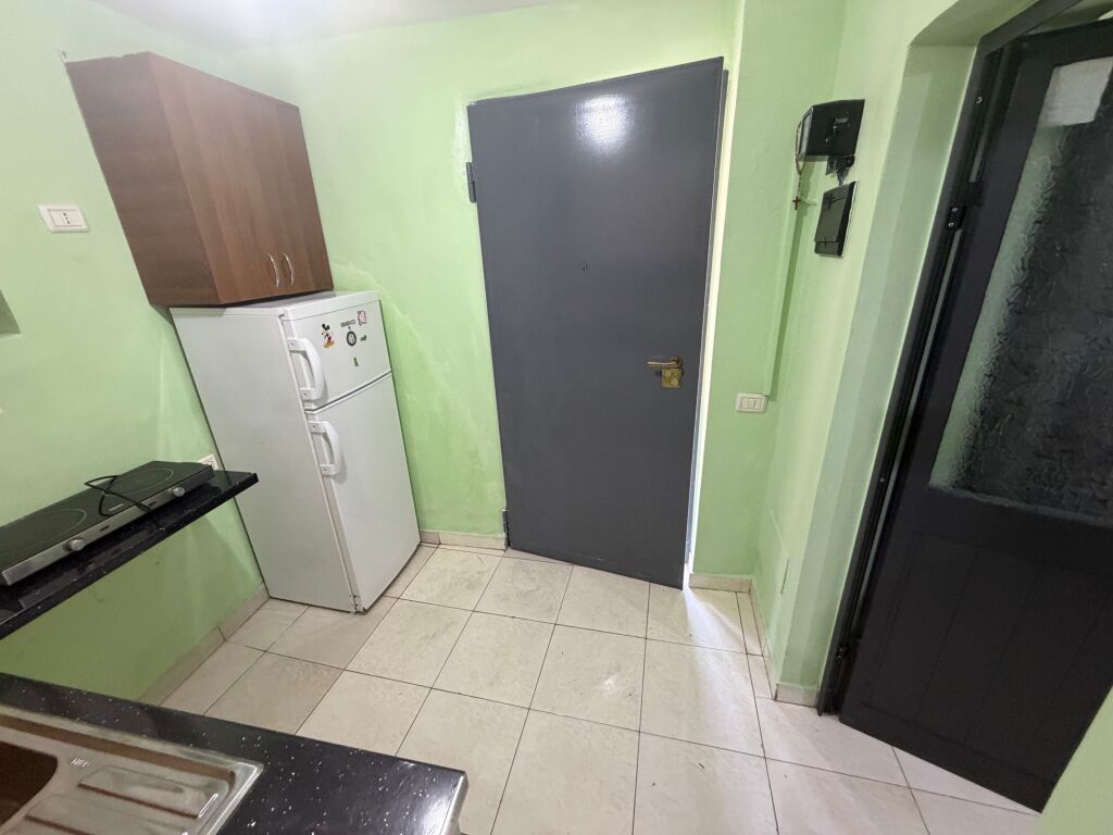 Gazoniere te vasil shanto,350 me uje drita te perfshira