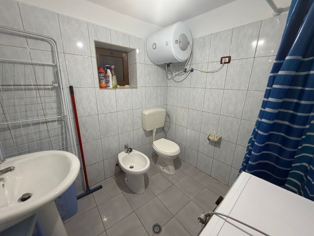 Gazoniere te vasil shanto,350 me uje drita te perfshira
