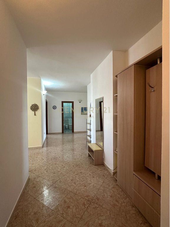Apartament 2+1+2 Me Qira te Tregu fruta perimeve, Durrës - 450€ | 138 m²