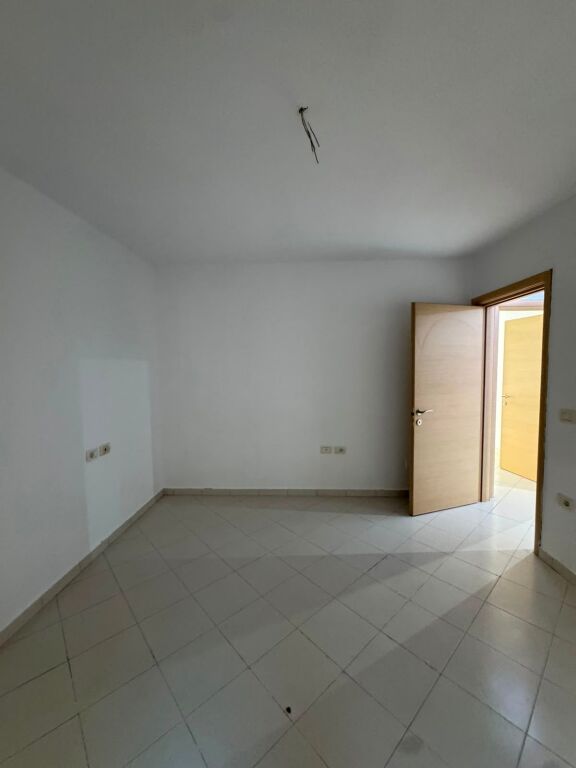 Jepet me qira Apartament 2+1. Mozaiku i TIranes / edhe per Airbnb 40.000 leke