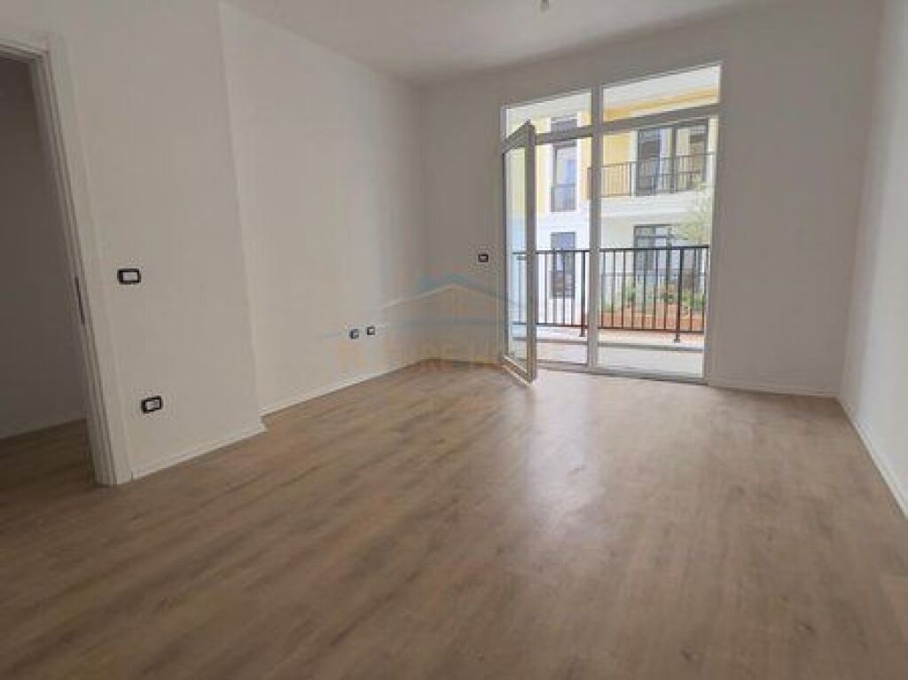 Shitet, Apartament 1+1+Post Parkimi, Sauk.