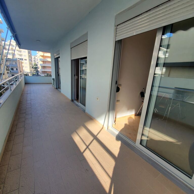 Apartament 2+1 per shitje ne Lungomare Vlore
