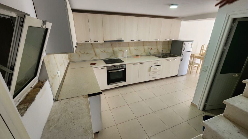 Duplex 2+1 me qira – pranë Kompleksit Grand, tregu elektrik !