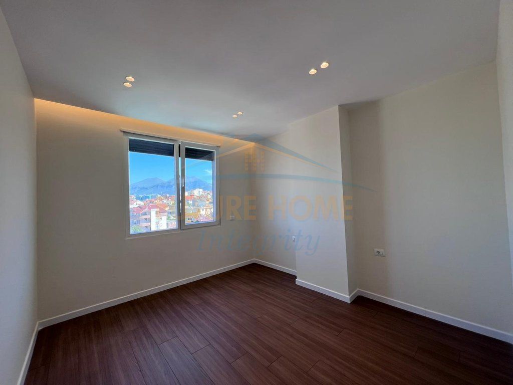Shitet, Apartament 2+1, Brryli, Tiranë.