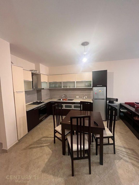 Shitet apartament 2+1 në zonën e Yzberishtit!